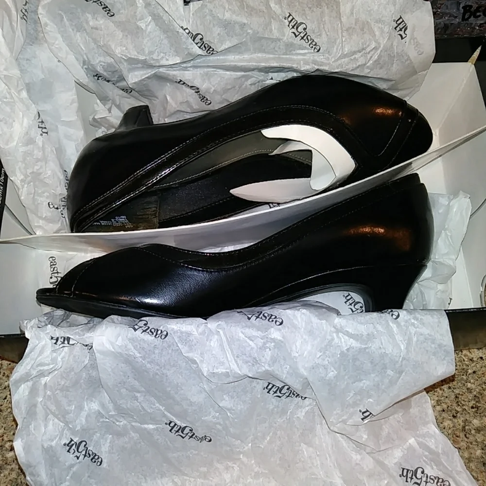 East 5th heel size 5 black